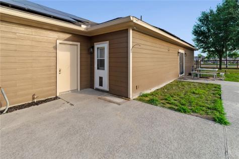402 W Sullivan Street Skidmore TX 78389