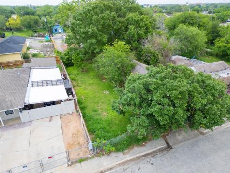 808 Elesa Street Corpus Christi TX 78405