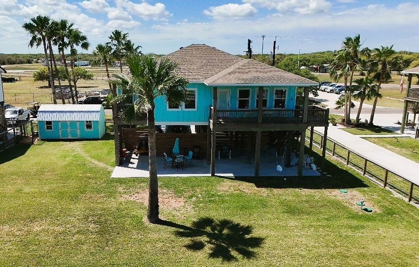 2106 S Young Street Rockport TX 78382