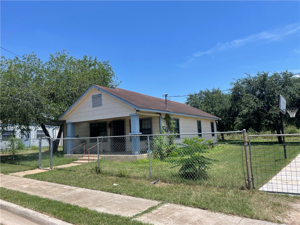 306 E Kohler Street Hebbronville TX 78361