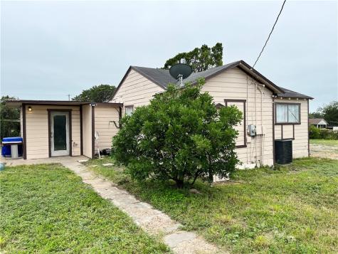 602 Richard Cruz Street Freer TX 78357