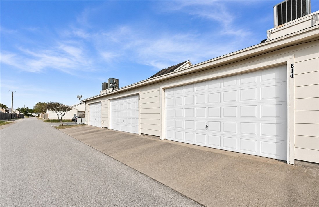 3025 Quail Springs B-11 Corpus Christi TX 78414