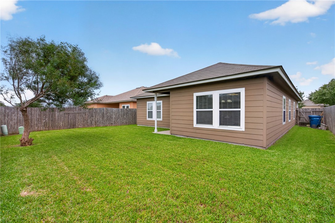 2622 Las Brisas Street Corpus Christi TX 78414