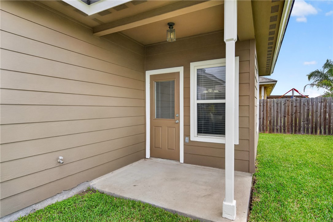 2622 Las Brisas Street Corpus Christi TX 78414