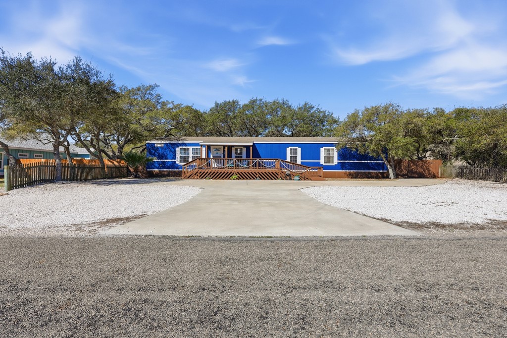 543 Hickory Avenue Rockport TX 78382