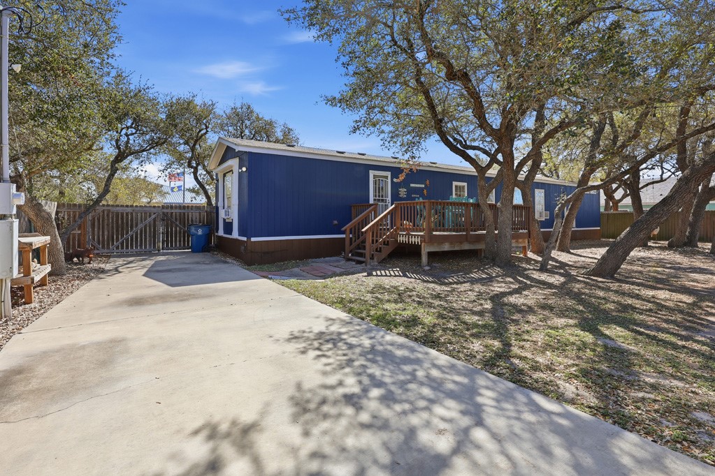 543 Hickory Avenue Rockport TX 78382