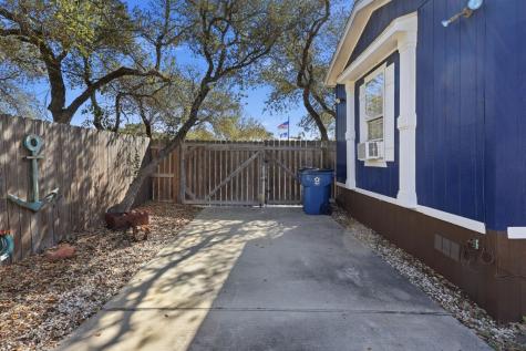 543 Hickory Avenue Rockport TX 78382