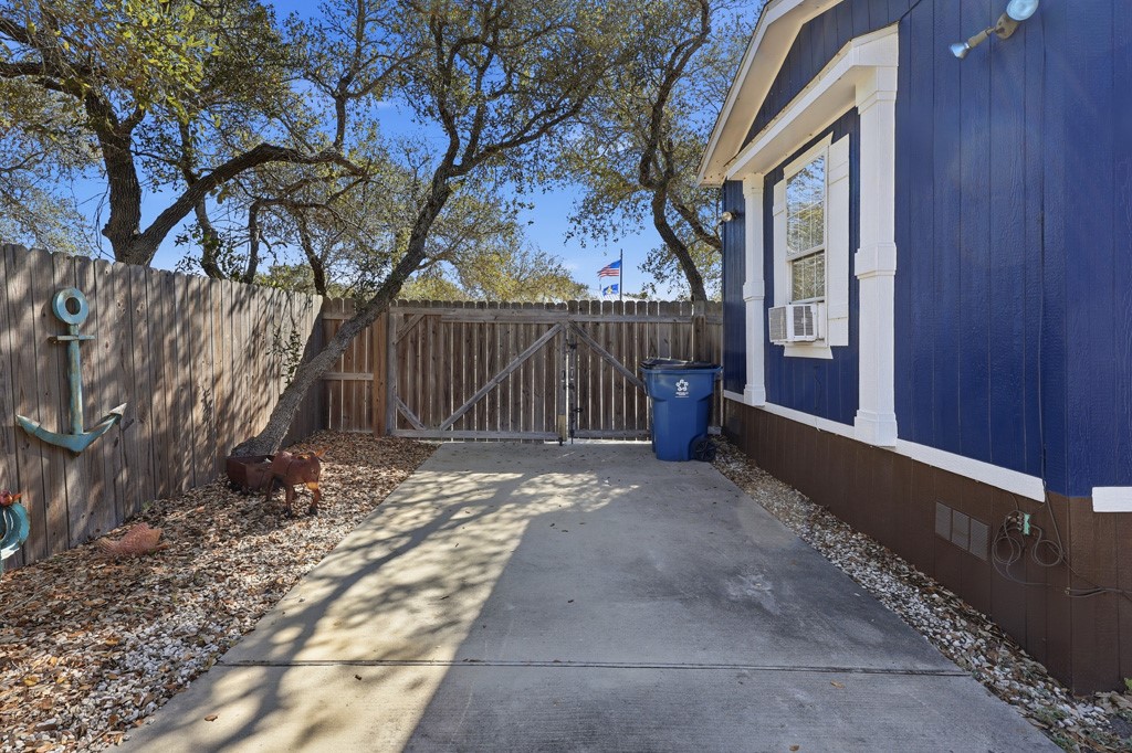 543 Hickory Avenue Rockport TX 78382