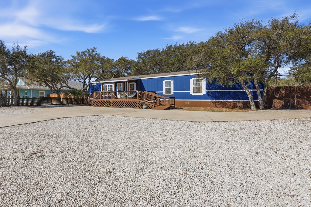 543 Hickory Avenue Rockport TX 78382