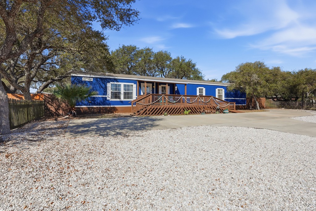 543 Hickory Avenue Rockport TX 78382