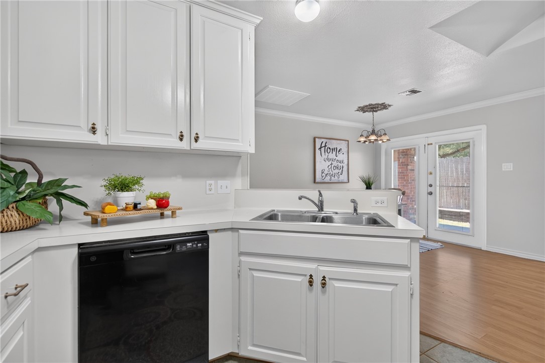 4022 Wood River Dr 5d Corpus Christi TX 78410