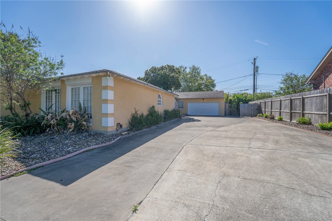 245 Oleander Avenue Corpus Christi TX 78404