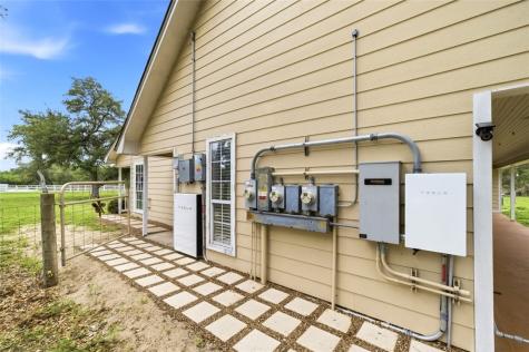 392 Winding Way Dr E Victoria TX 77905