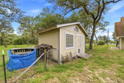 392 Winding Way Dr E Victoria TX 77905
