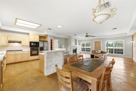 392 Winding Way Dr E Victoria TX 77905