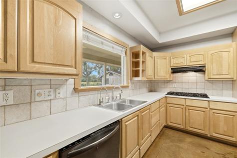 392 Winding Way Dr E Victoria TX 77905