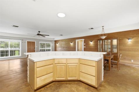 392 Winding Way Dr E Victoria TX 77905