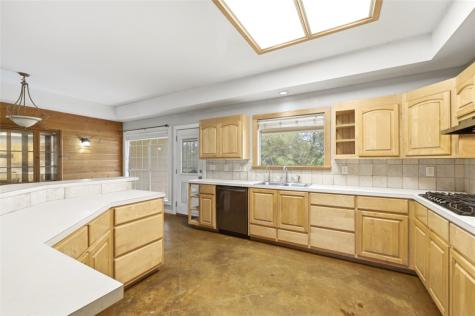 392 Winding Way Dr E Victoria TX 77905