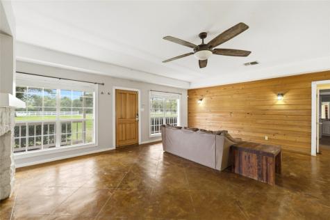 392 Winding Way Dr E Victoria TX 77905