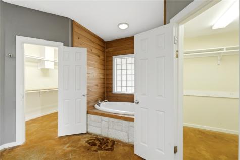 392 Winding Way Dr E Victoria TX 77905