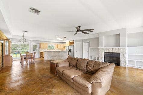 392 Winding Way Dr E Victoria TX 77905