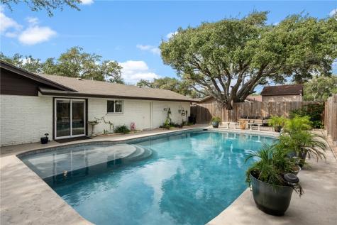 1518 Kenwood Drive Aransas Pass TX 78336