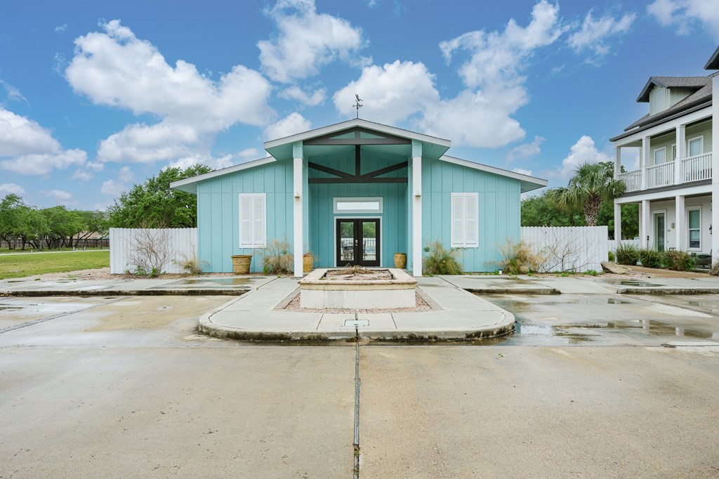 140 Lavaca Rockport TX 78382