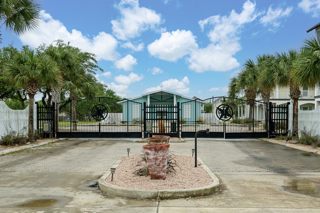 140 Lavaca Rockport TX 78382