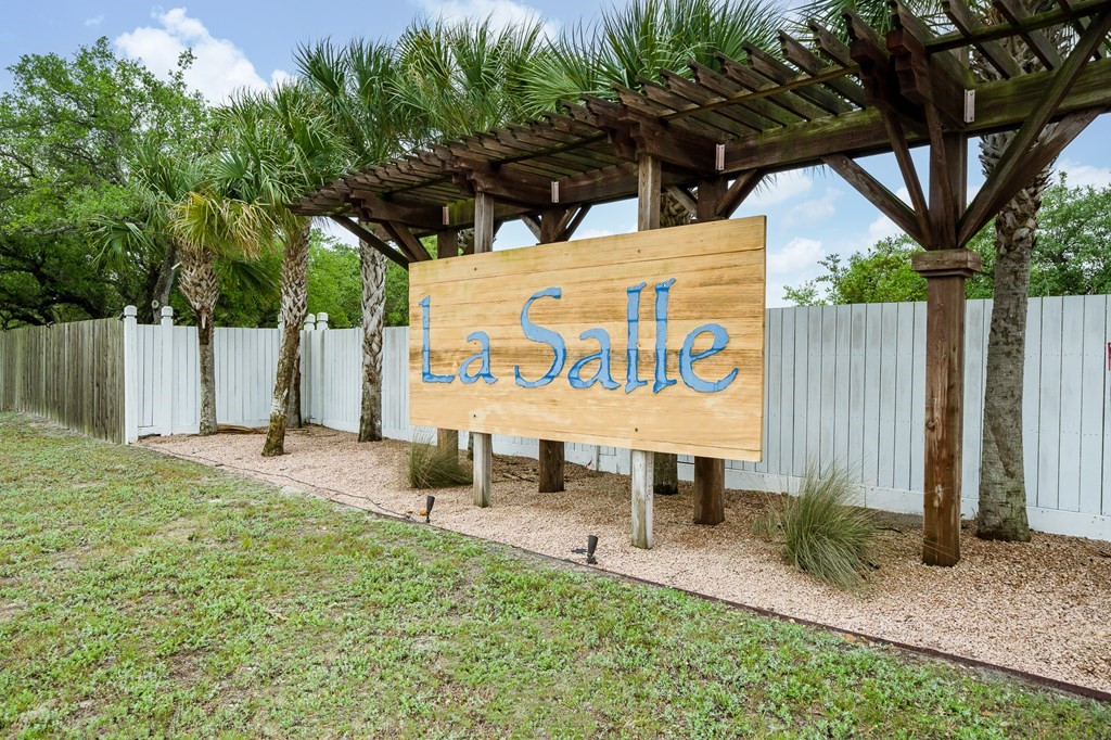140 Lavaca Rockport TX 78382