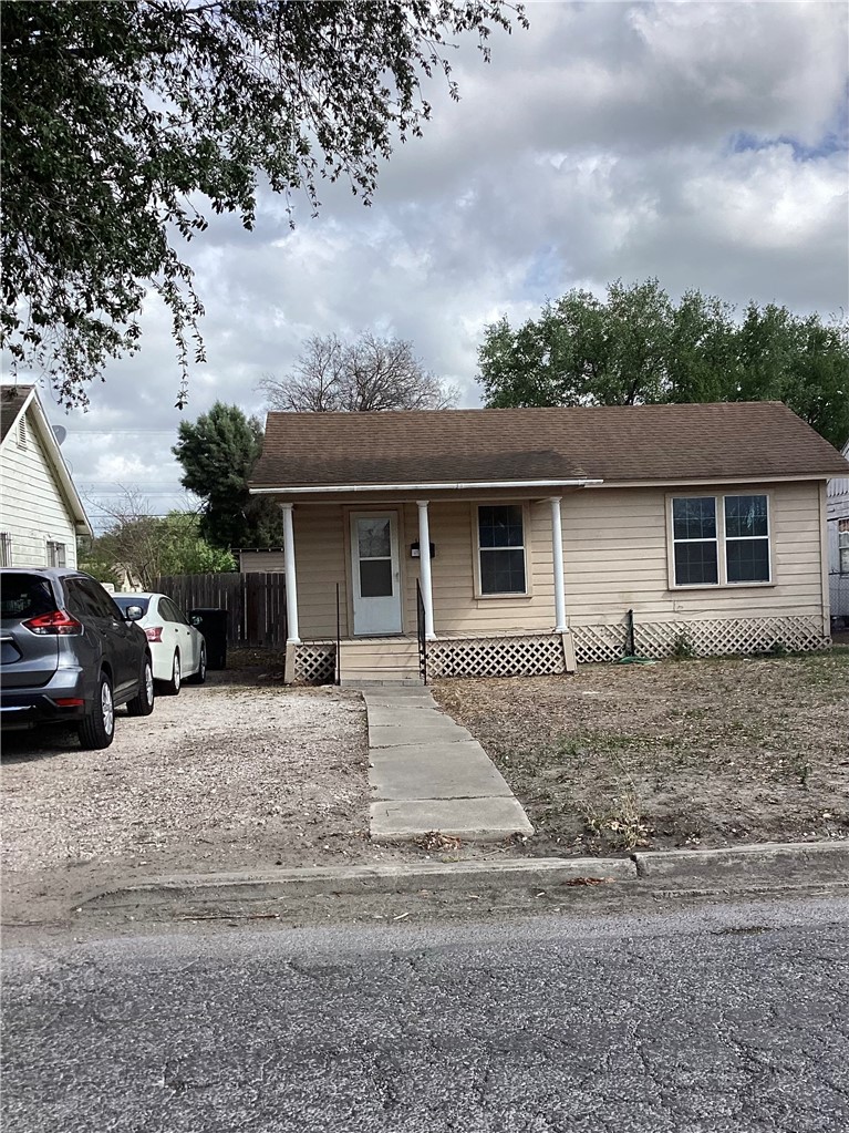 1021 E 2nd Street Alice TX 78332