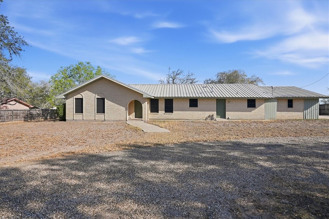 1309 Burleson Street George West TX 78022