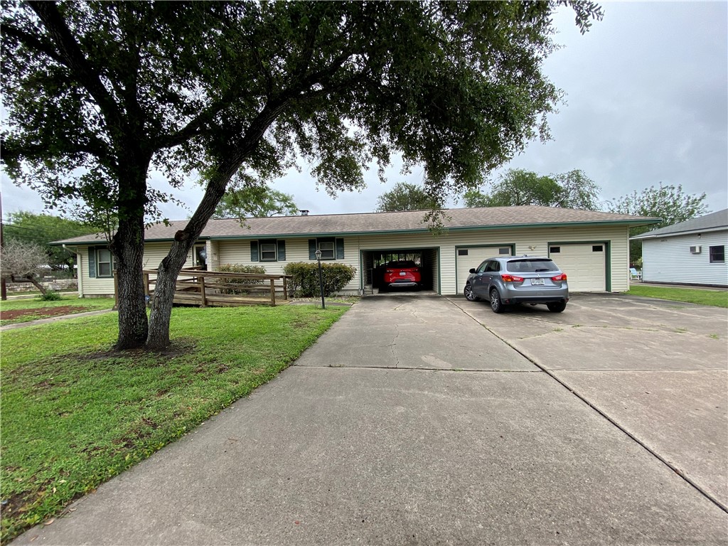 542 Tutt Avenue Taft TX 78390