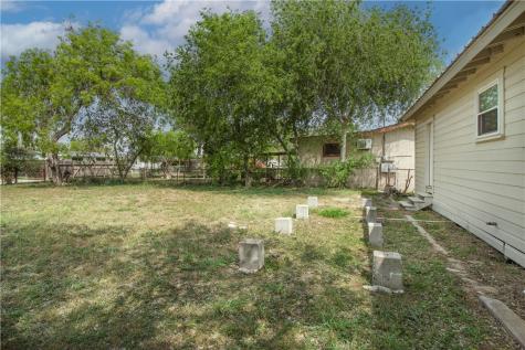 332 S Chiltipin Street Sinton TX 78387