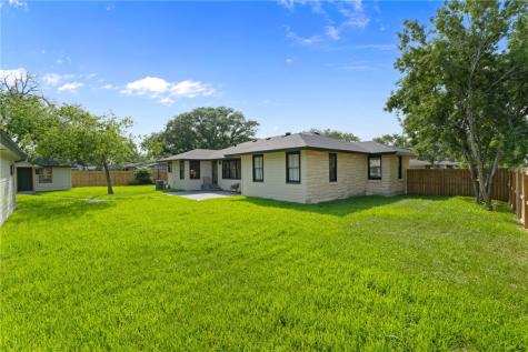 301 Pasadena Place Corpus Christi TX 78411