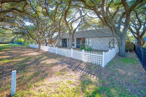 410 Fairway Oaks Street Rockport TX 78382