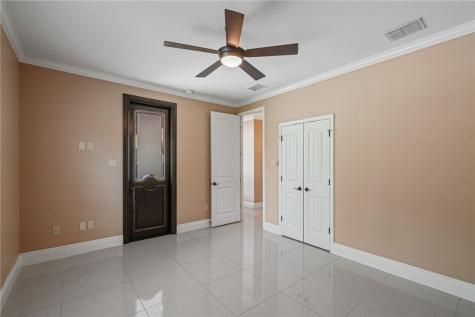 5498 Lonesome Dove Robstown TX 78380