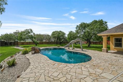 5498 Lonesome Dove Robstown TX 78380