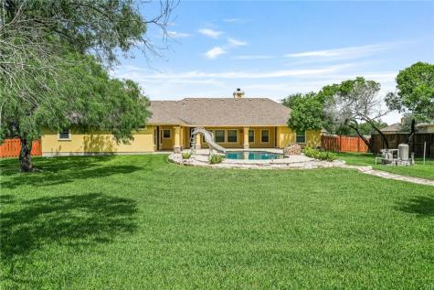 5498 Lonesome Dove Robstown TX 78380