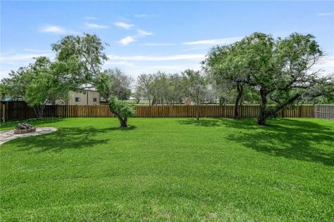 5498 Lonesome Dove Robstown TX 78380