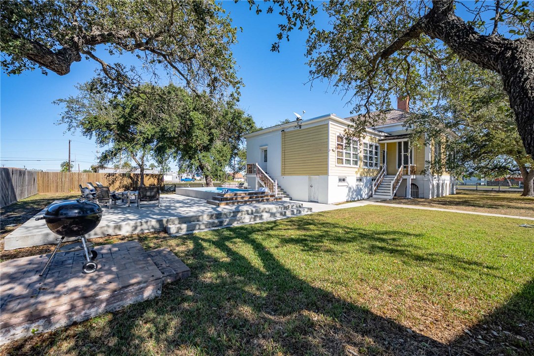 615 S Church Street Rockport TX 78382