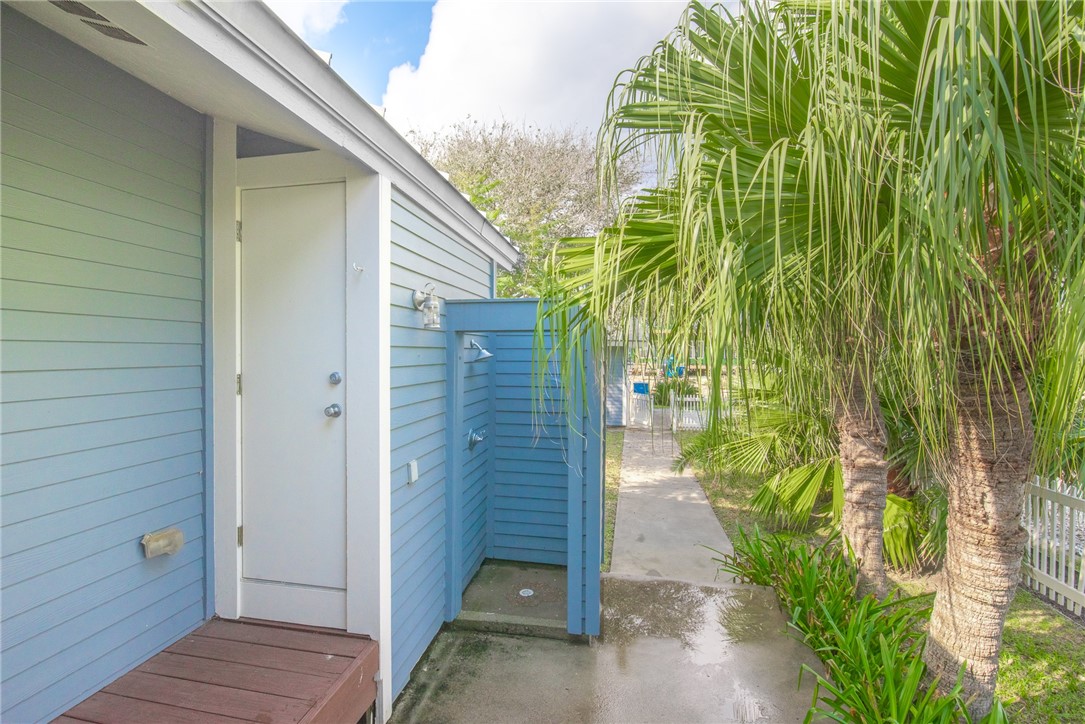 1417 S Water Street Rockport TX 78382