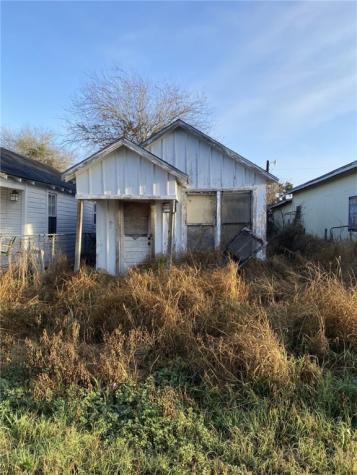529 W Ave. E Robstown TX 78380