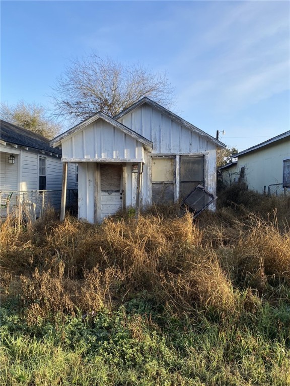 529 W Ave. E Robstown TX 78380
