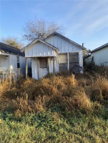529 W Ave. E Robstown TX 78380