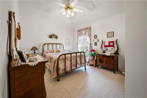 230 Shamrock Drive Floresville TX 78114