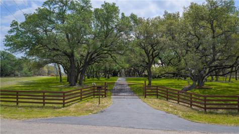 230 Shamrock Drive Floresville TX 78114