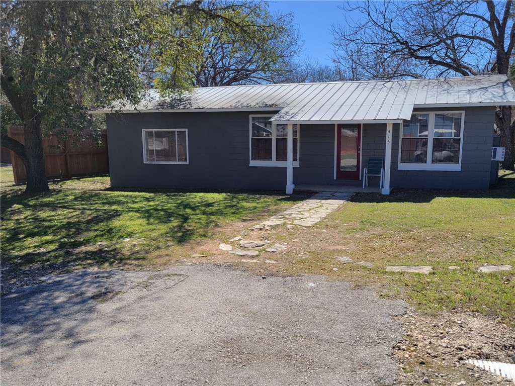 415 8th Bandera TX 78003