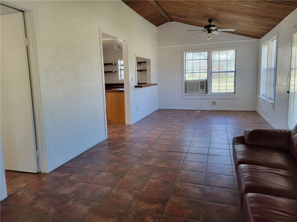 415 8th Bandera TX 78003