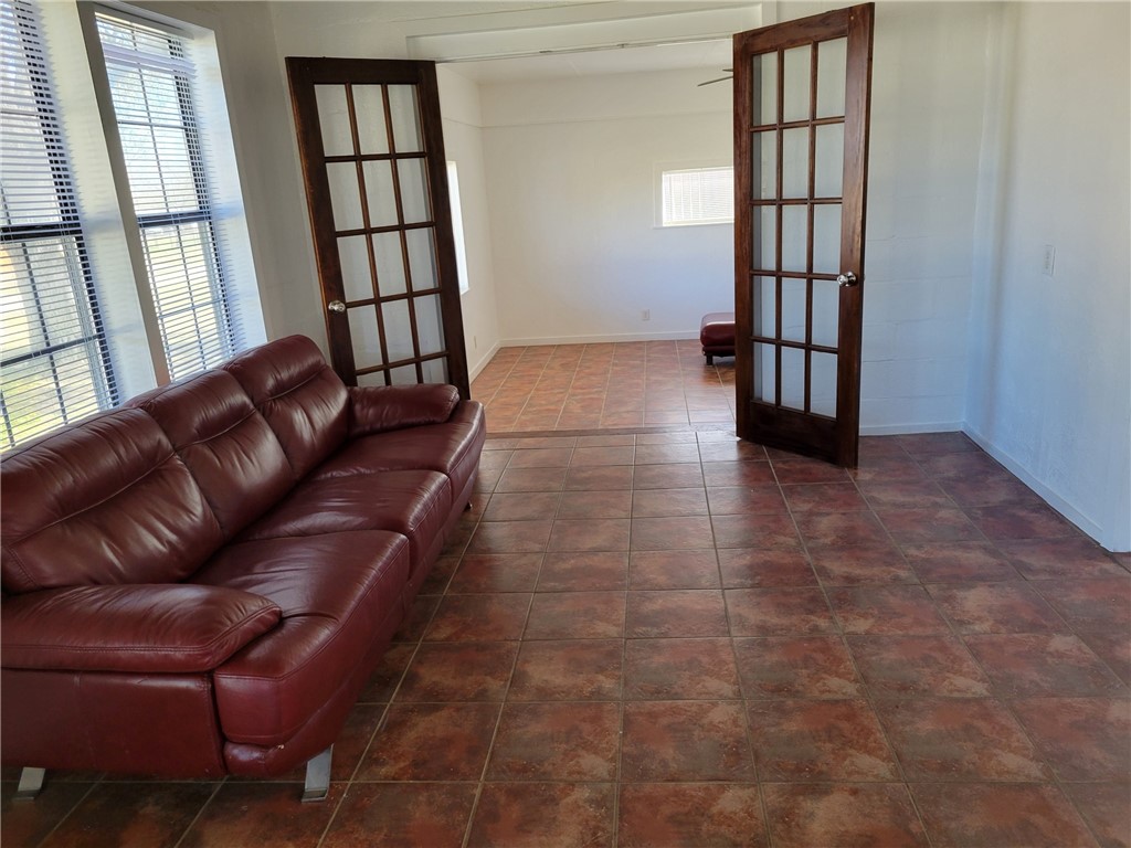 415 8th Bandera TX 78003
