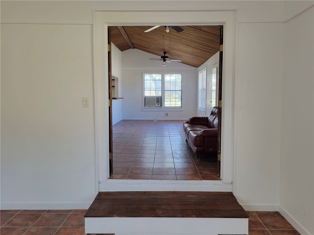 415 8th Bandera TX 78003